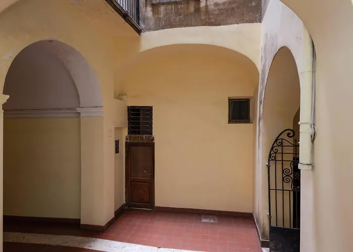 Navona Square House